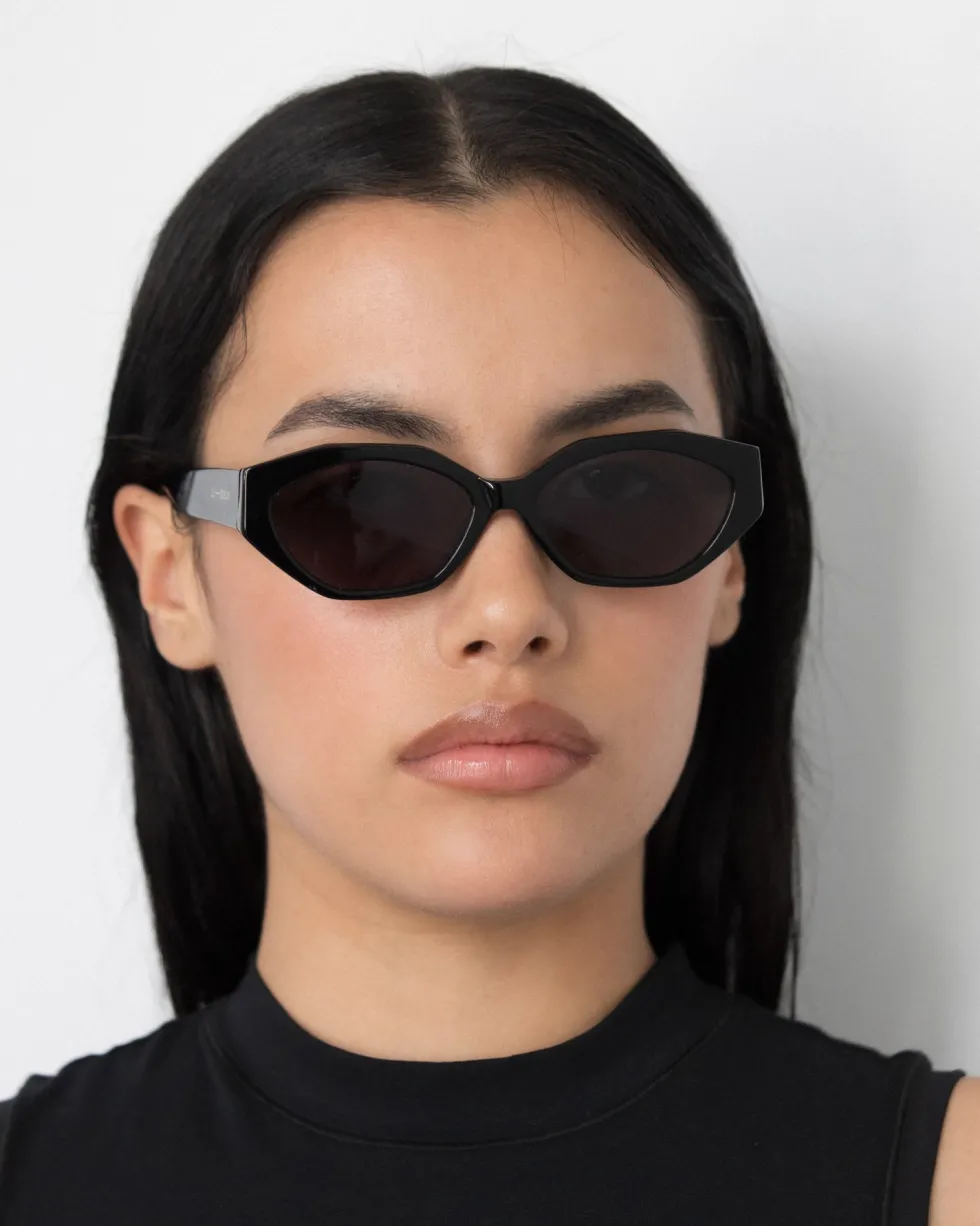Online 'Eliana' Sunglasses - Black Sunglasses